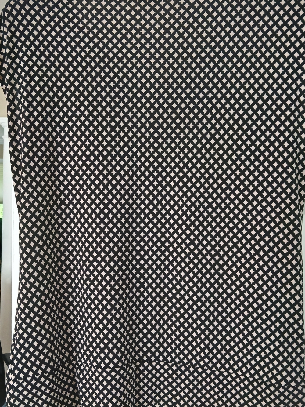 New York & Company Black and White Geometric A-Line Top
